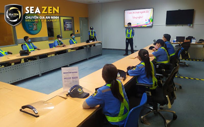 Tổ chức quản lý nhân viên trực tiếp, quản lý từ xa để đảm bảo công việc hiệu quả