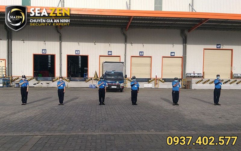 Bảo vệ vòng ngoài kho hàng