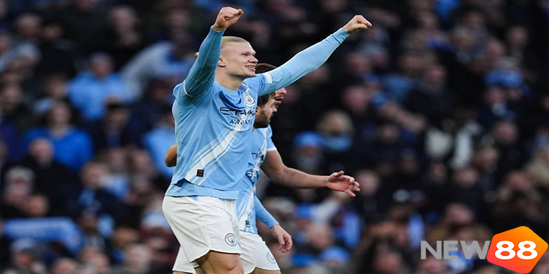 Erling Haaland ăn mừng bàn thắng