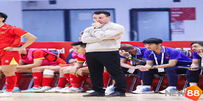 HLV Giustozzi chỉ đạo futsal Việt Nam