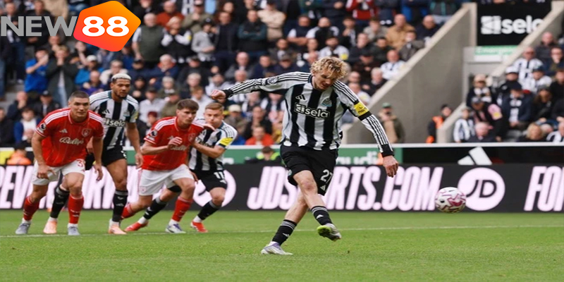 Ăn mừng bàn thắng cùng đồng đội