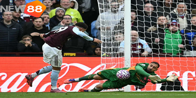 Thủ môn Donnarumma xuất sắc cản phá cơ hội của Sunderland